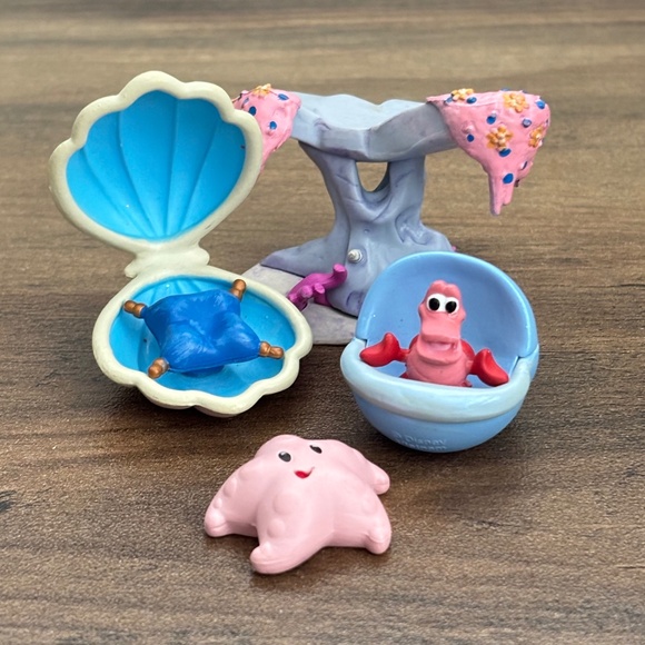 Disney Animators Collection Littles ARIELS Palace Playset SEBASTIAN Star Figures - Picture 1 of 8